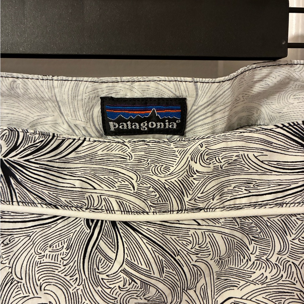 Patagonia Women's boardie skort with removable skirt or shorts - Picture 7 of 9
